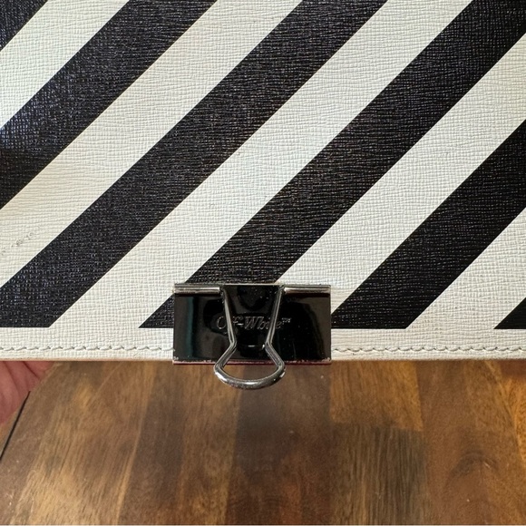 Preloved Off White Diagonal Flap Bag - Picture 15 of 16